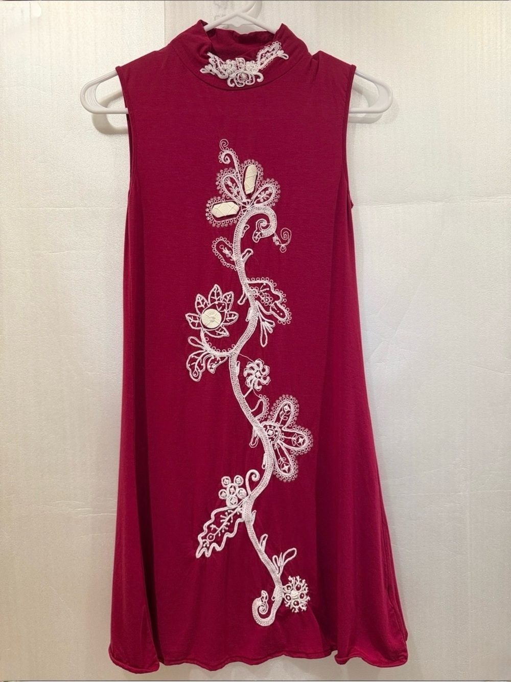 Sweetees Sleeveless Wine Red Midi Dress with White Floral Appliqué XS